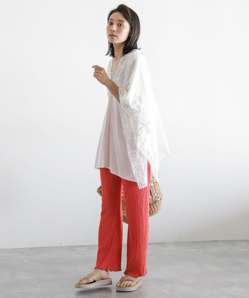 LEPSIM（レプシィム）の「レースポンチョブラウス　281092（シャツ/ブラウス・レディース・ブラック/オフホワイト・FREE）」の3枚目の写真