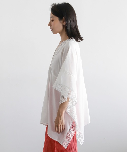 LEPSIM（レプシィム）の「レースポンチョブラウス　281092（シャツ/ブラウス・レディース・ブラック/オフホワイト・FREE）」の6枚目の写真