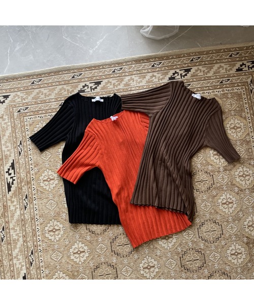 OWLLIDA apartment.（オルリダアパートメント）の「ベーシックカラーボートネックリブニットTシャツ（ニット/セーター・レディース・ブラック/ブラウン/オレンジ・FREE）」の5枚目の写真