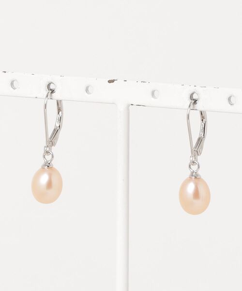 MUSES(ミューズ)の「『MUSES』オーバル淡水パールピアス 8~10mmパール(ピアス(両耳用)・レディース・ホワイト/ブラック/ラベンダー/ピンク・FREE)」の4枚目の写真
