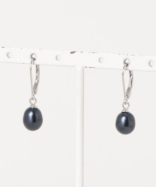 MUSES(ミューズ)の「『MUSES』オーバル淡水パールピアス 8~10mmパール(ピアス(両耳用)・レディース・ホワイト/ブラック/ラベンダー/ピンク・FREE)」の3枚目の写真