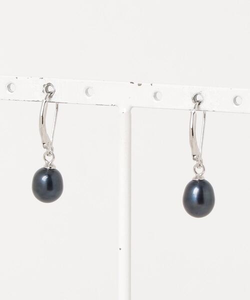 MUSES(ミューズ)の「『MUSES』オーバル淡水パールピアス 8~10mmパール(ピアス(両耳用)・レディース・ホワイト/ブラック/ラベンダー/ピンク・FREE)」の5枚目の写真