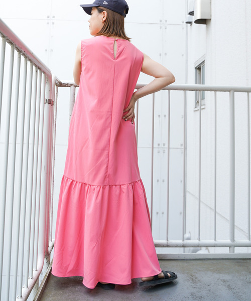 VENCEEXCHANGE（ヴァンスエクスチェンジ）の「クレープノースリマーメイドフレアワンピース（ワンピース・レディース・ホワイト/ブラック/ベージュ/ピンク/オレンジ・FREE）」の4枚目の写真