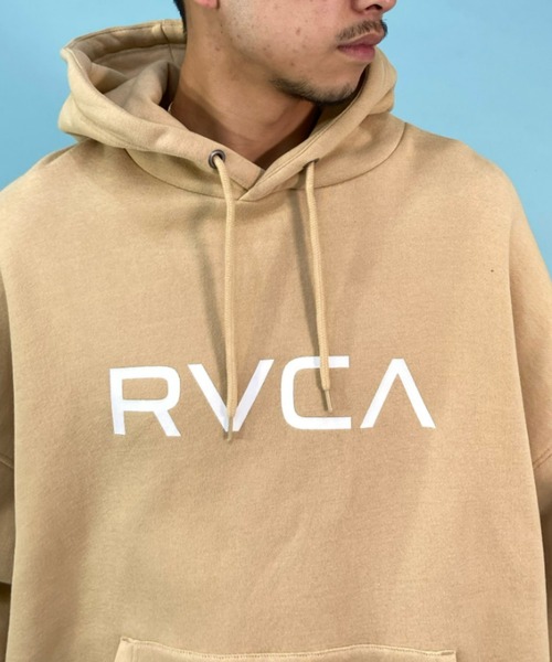 RVCA（ルーカ）の「【ZOZOTOWN限定】RVCA/ルーカ オーバーサイズ パーカー/ワンポイント ブランドロゴ/ドロップショルダー フーディ BC042-043（パーカー・メンズ・ベージュ/ブラック/グリーン・M/L/XL/S）」の3枚目の写真
