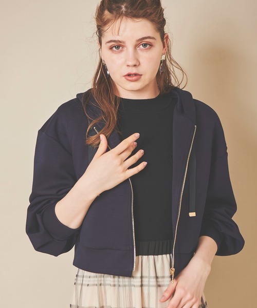 31 Sons de mode（トランテアン　ソン　ドゥ　モード）の「パフスリーブパーカー（パーカー・レディース・ベージュ/ネイビー/サックスブルー・36）」の8枚目の写真