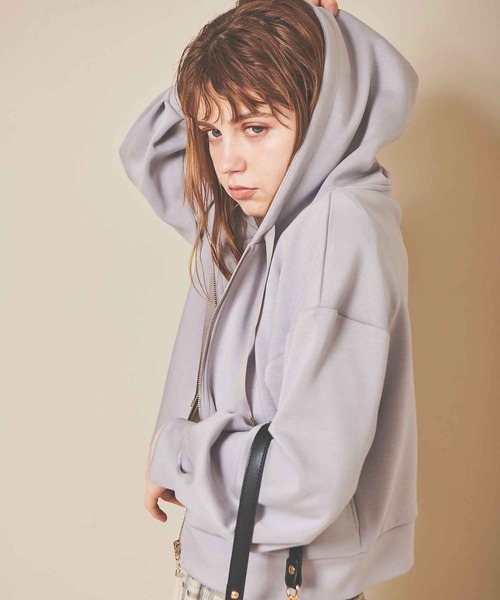 31 Sons de mode（トランテアン　ソン　ドゥ　モード）の「パフスリーブパーカー（パーカー・レディース・ベージュ/ネイビー/サックスブルー・36）」の14枚目の写真