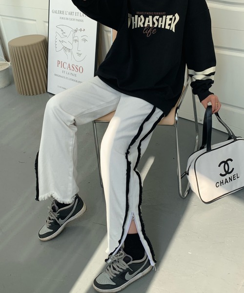 ABITOKYO（アビトーキョー）の「サイドジップハイウエストストレッチセミワイドデニムパンツ（デニムパンツ・レディース・ホワイト/ブラック・L/M/S）」の5枚目の写真