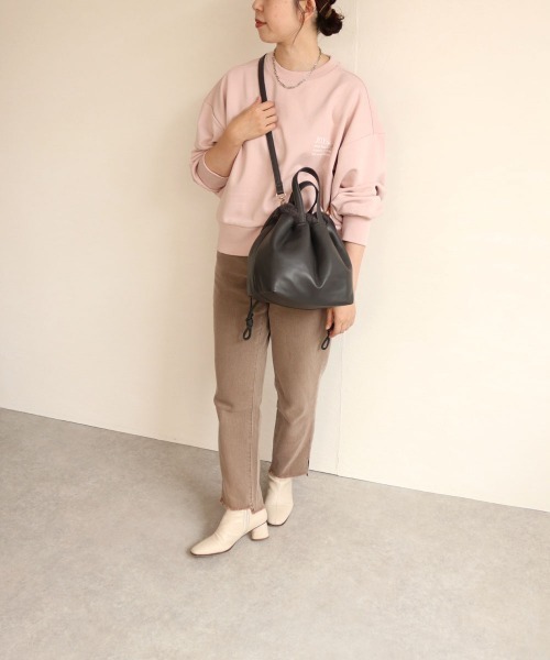 T・S・L（ティーエスエル）の「リバーシブル2way巾着バッグ（トートバッグ・レディース・ベージュ/ピンク/グレイッシュベージュ/チャコールグレー・FREE）」の5枚目の写真