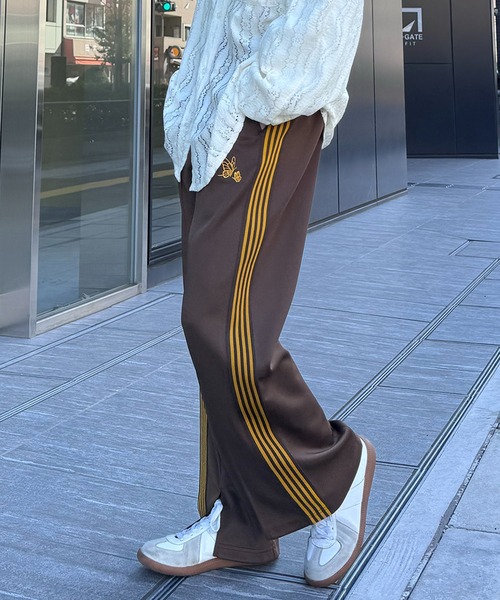 WEB限定' サイドライン ワンポイント刺繍 センタースリット