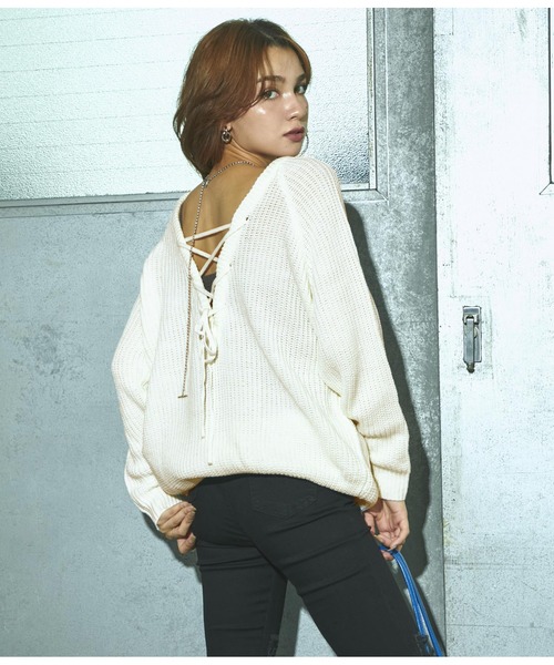 ANAP（アナップ）の「バックスピンドルニットチュニック（ニット/セーター・レディース・ホワイト/ブラック/ベージュ・FREE）」の2枚目の写真