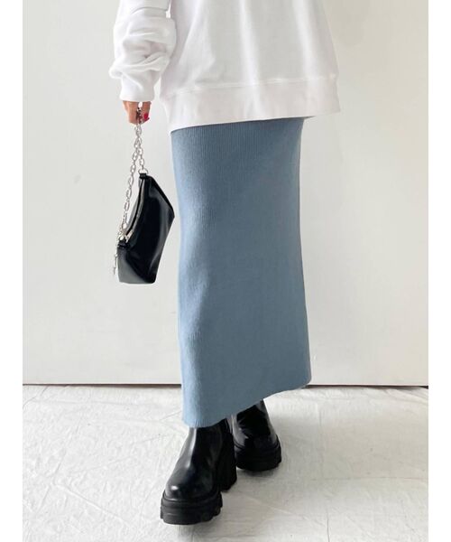 EMODA（エモダ）の「ナローニットスカート（スカート・レディース・グレー/ブラック/ブルー/ベージュ・FREE）」の4枚目の写真