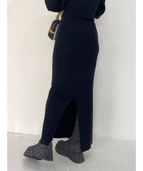 EMODA（エモダ）の「ナローニットスカート（スカート・レディース・グレー/ブラック/ブルー/ベージュ・FREE）」の2枚目の写真