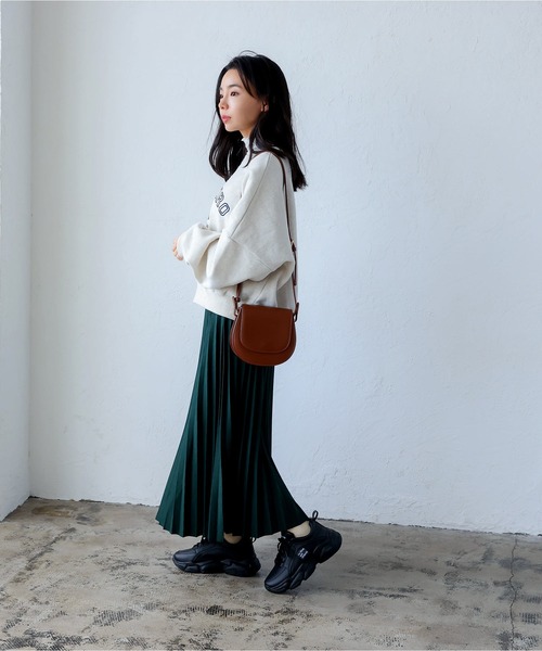 Isn't She?(イズントシー)の「サイドロゴダッドスニーカー(スニーカー・レディース・ホワイト/ブラック・S/L/LL/M)」の5枚目の写真