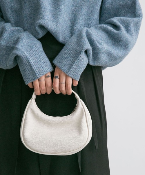 KBF(ケイビーエフ)の「2WAYハーフムーンBAG(ショルダーバッグ・レディース・ブラック/ホワイト・ONE)」の1枚目の写真