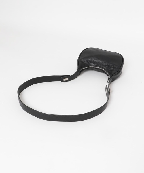 KBF(ケイビーエフ)の「2WAYハーフムーンBAG(ショルダーバッグ・レディース・ブラック/ホワイト・ONE)」の6枚目の写真