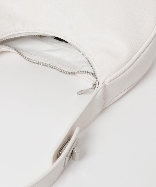 KBF(ケイビーエフ)の「2WAYハーフムーンBAG(ショルダーバッグ・レディース・ブラック/ホワイト・ONE)」の3枚目の写真