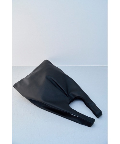 AZUL by moussy(アズールバイマウジー)の「FAUX LEATHER MARCHE BAG/フェイクレザーマルシェバッグ(ショルダーバッグ・メンズ・ブルー/ブラック・FREE)」の7枚目の写真