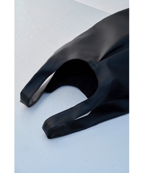 AZUL by moussy(アズールバイマウジー)の「FAUX LEATHER MARCHE BAG/フェイクレザーマルシェバッグ(ショルダーバッグ・メンズ・ブルー/ブラック・FREE)」の9枚目の写真