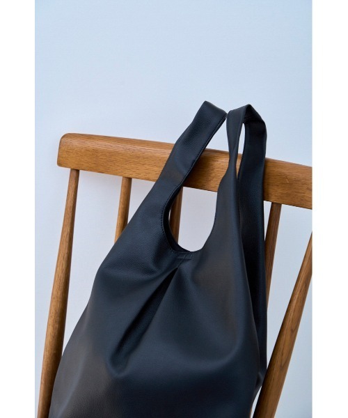 AZUL by moussy(アズールバイマウジー)の「FAUX LEATHER MARCHE BAG/フェイクレザーマルシェバッグ(ショルダーバッグ・メンズ・ブルー/ブラック・FREE)」の11枚目の写真