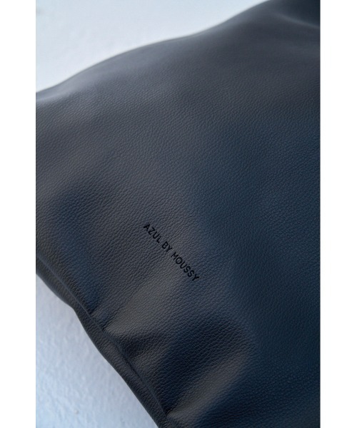 AZUL by moussy(アズールバイマウジー)の「FAUX LEATHER MARCHE BAG/フェイクレザーマルシェバッグ(ショルダーバッグ・メンズ・ブルー/ブラック・FREE)」の12枚目の写真