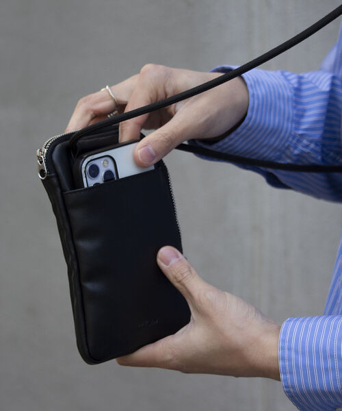 GLOSTER（グロスター）の「【GLOSTER/グロスター】フェイクレザーマルチミニショルダーバッグ/モバイルポーチ（ショルダーバッグ・メンズ・ブラック/オリーブ/ブラック系その他・FREE）」の5枚目の写真