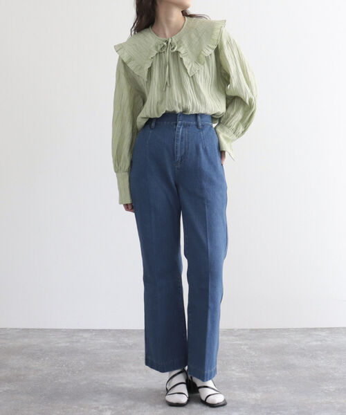 fredy emue（フレディエミュ）の「デニムスラックスフレアーパンツ（デニムパンツ・レディース・ブルー/ネイビー・36/38）」の4枚目の写真