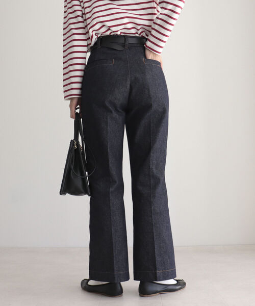 fredy emue（フレディエミュ）の「デニムスラックスフレアーパンツ（デニムパンツ・レディース・ブルー/ネイビー・36/38）」の8枚目の写真