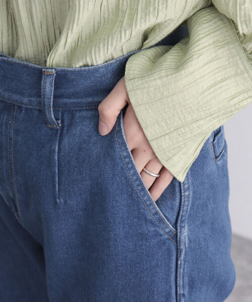 fredy emue（フレディエミュ）の「デニムスラックスフレアーパンツ（デニムパンツ・レディース・ブルー/ネイビー・36/38）」の20枚目の写真