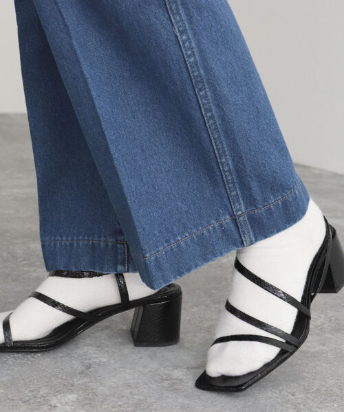 fredy emue（フレディエミュ）の「デニムスラックスフレアーパンツ（デニムパンツ・レディース・ブルー/ネイビー・36/38）」の21枚目の写真