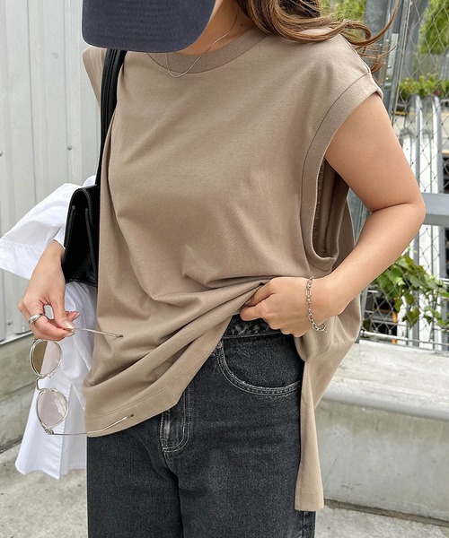 andme(アンドミー)の「オーバーサイズロング丈ノースリーブトップス(Tシャツ/カットソー・レディース・オフホワイト/チャコールグレー/ブラック/ベージュ/オートミール/ブルー系その他・M)」の1枚目の写真