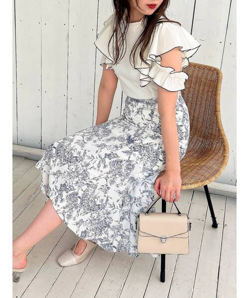 dazzlin(ダズリン)の「バイカラーフリルカットトップス(Tシャツ/カットソー・レディース・グレー/オフホワイト/ブラック/ベージュ・FREE)」の5枚目の写真