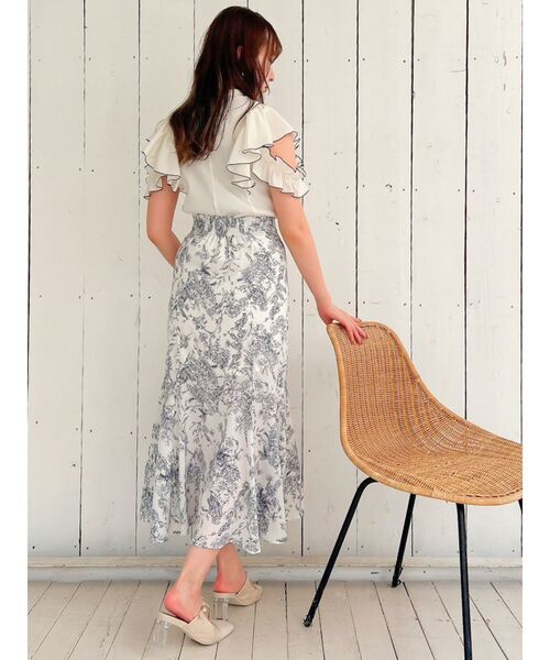 dazzlin(ダズリン)の「バイカラーフリルカットトップス(Tシャツ/カットソー・レディース・グレー/オフホワイト/ブラック/ベージュ・FREE)」の6枚目の写真