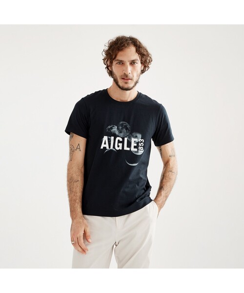 AIGLE（エーグル）の「ショートスリーブグラフィックロゴTシャツ（Tシャツ/カットソー・メンズ・ブルー/ブラック/ナチュラル・S/XL/L/M）」の2枚目の写真