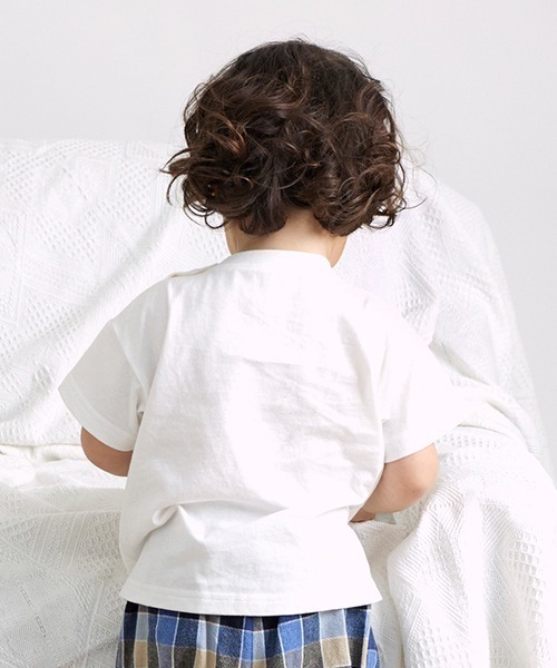 petit main（プティマイン）の「【一部店舗でも取り扱いあり】【プティプラ】刺しゅう半袖T（Tシャツ/カットソー・キッズ・ライトベージュ/ライラック/グリーン/ブルー/オフホワイト/エメラルド/マルチ/レインボー/オレンジ/モカ・130cm/100cm/90cm/110cm/140cm/120cm）」の21枚目の写真