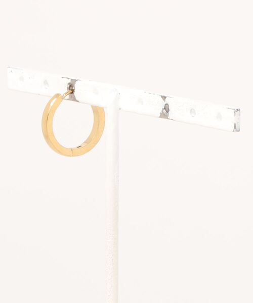 Coo+i（クーイ）の「【片耳用】サージカルステンレスフープピアス（ピアス（片耳用）・レディース・ブラック/ゴールド/シルバー・SMALL/MEDIUM/LARGE/X-LARGE）」の4枚目の写真