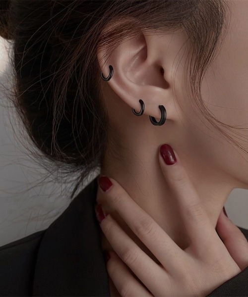 Coo+i（クーイ）の「【片耳用】サージカルステンレスフープピアス（ピアス（片耳用）・レディース・ブラック/ゴールド/シルバー・SMALL/MEDIUM/LARGE/X-LARGE）」の2枚目の写真