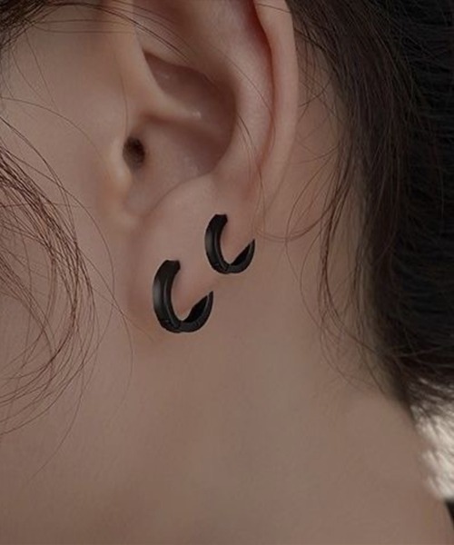 Coo+i（クーイ）の「【片耳用】サージカルステンレスフープピアス（ピアス（片耳用）・レディース・ブラック/ゴールド/シルバー・SMALL/MEDIUM/LARGE/X-LARGE）」の9枚目の写真