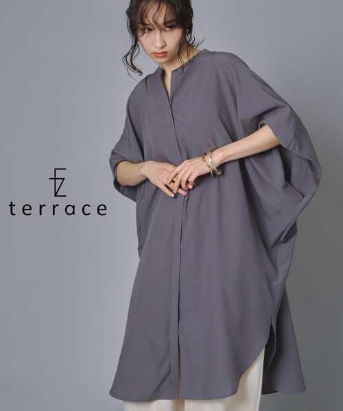 terrace(テラス)の「ドレープポンチョシャツ(ワンピース・レディース・ブラウン/パープル/ブラック/オフホワイト/カーキ/ブルー/チャコールグレー/グリーン/チャコール・MEDIUM/FREE)」の4枚目の写真
