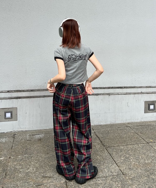 shesame タータンチェックストレートパンツ shesame（シーセム）の「ツータックチェックストレートパンツ