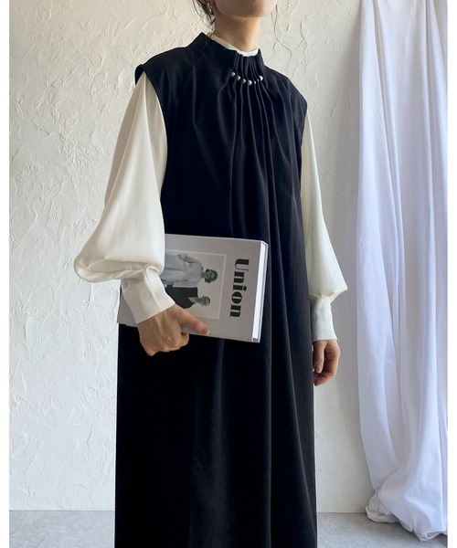 She's Closet（シーズクローゼット）の「襟タックパール付きノースリーブロングワンピース（ワンピース・レディース・ブラック/グレイッシュベージュ・FREE）」の18枚目の写真