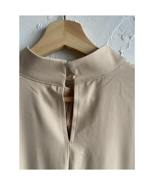 She's Closet（シーズクローゼット）の「襟タックパール付きノースリーブロングワンピース（ワンピース・レディース・ブラック/グレイッシュベージュ・FREE）」の9枚目の写真