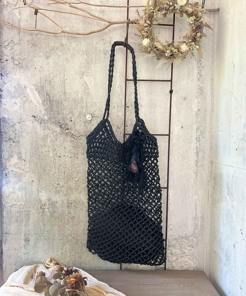 m.soeur（エムスール）の「ラフィアの編みショルダーバッグ（トートバッグ・レディース・ブラック/ベージュ・FREE）」の2枚目の写真