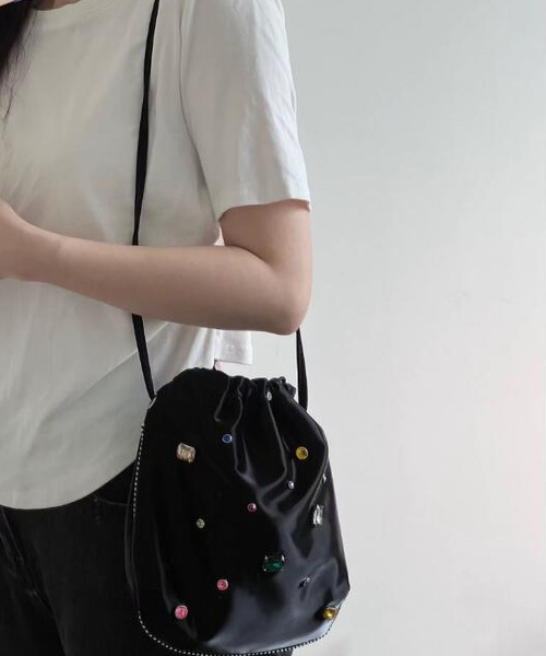 LOPASS（ロパス）の「ビーズ付け巾着ショルダーバッグ（ショルダーバッグ・レディース・ベージュ/ブラック・FREE）」の2枚目の写真