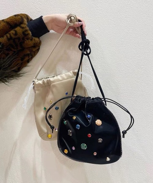 LOPASS（ロパス）の「ビーズ付け巾着ショルダーバッグ（ショルダーバッグ・レディース・ベージュ/ブラック・FREE）」の4枚目の写真