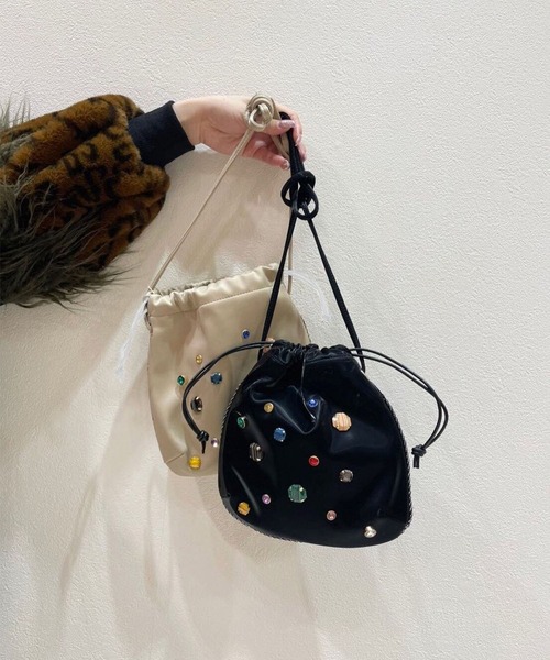 LOPASS（ロパス）の「ビーズ付け巾着ショルダーバッグ（ショルダーバッグ・レディース・ベージュ/ブラック・FREE）」の5枚目の写真