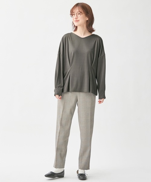 Viola e Viola(ヴィオラエヴィオラ)の「タック使いドルマンパフ袖プルオーバー(Tシャツ/カットソー・レディース・ピンクベージュ/アイボリー/ネイビー/チャコール・3L/L/LL/M)」の10枚目の写真