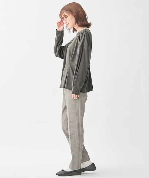 Viola e Viola(ヴィオラエヴィオラ)の「タック使いドルマンパフ袖プルオーバー(Tシャツ/カットソー・レディース・ピンクベージュ/アイボリー/ネイビー/チャコール・3L/L/LL/M)」の11枚目の写真