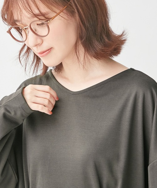 Viola e Viola(ヴィオラエヴィオラ)の「タック使いドルマンパフ袖プルオーバー(Tシャツ/カットソー・レディース・ピンクベージュ/アイボリー/ネイビー/チャコール・3L/L/LL/M)」の13枚目の写真
