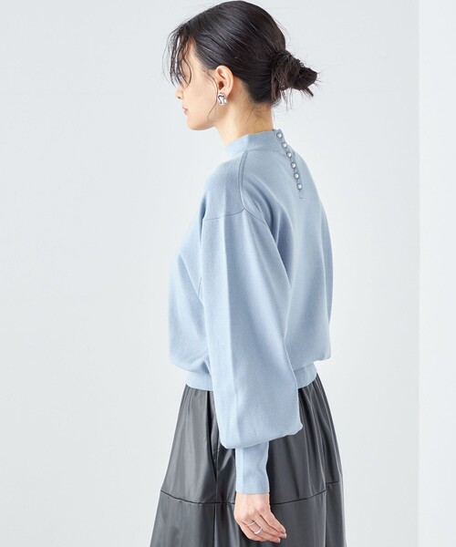 SHIPS(シップス)の「* 〈手洗い可能〉バック パール モチーフ ボタン ハイネック ドルマン ◇(ニット/セーター・レディース・ライトブルー/ブラック/ネイビー/オフホワイト/ベージュ系・ONE SIZE)」の17枚目の写真