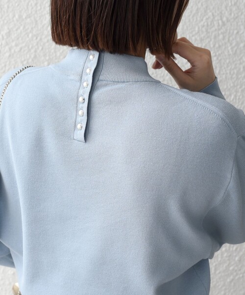 【新品·未使用】m,i,d, バックパールボタンハイネックリブニット セール】* 〈手洗い可能〉バック パール モチーフ ボタン ハイネック
